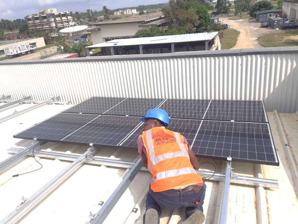 image Montage d’un système solaire de 120 KVA